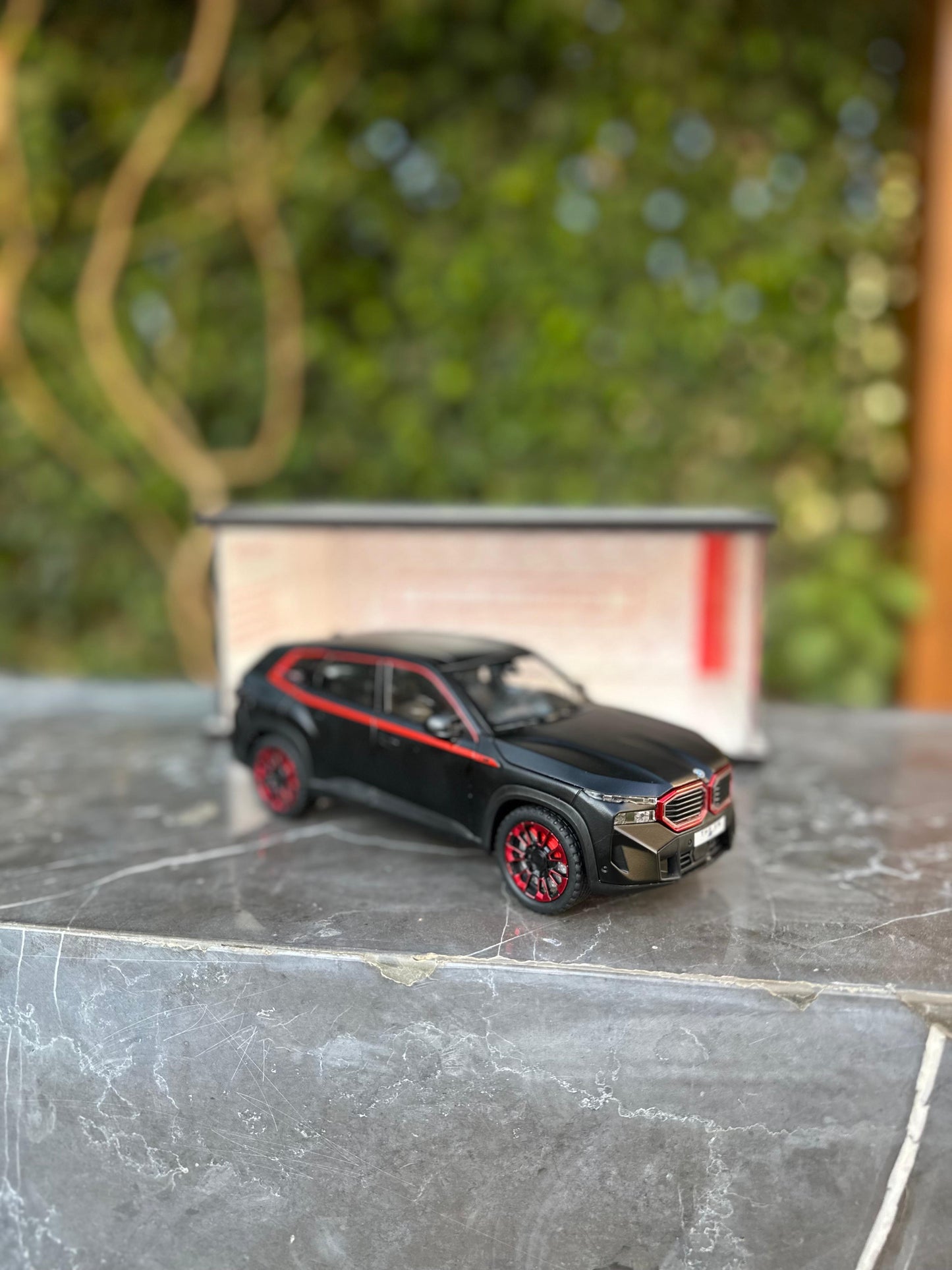 BMW XM x FLARE SHOWROOM