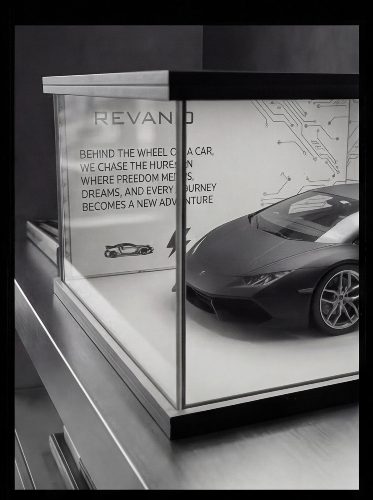 LAMBORGHINI HURACAN X SHADOW SHOWROOM