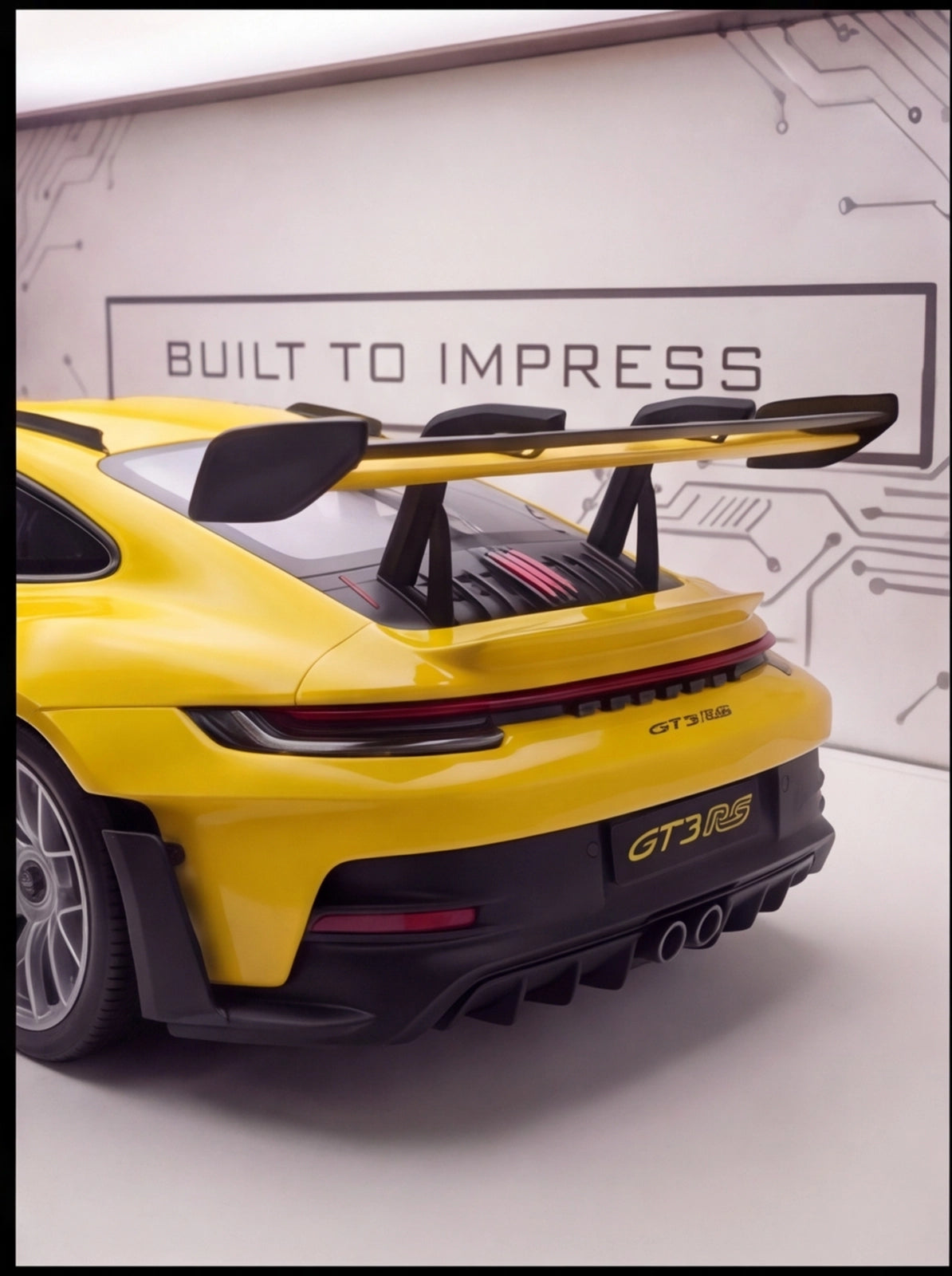 YELLOW PORSCHE 911 GT3 RS X SHADOW SHOWROOM