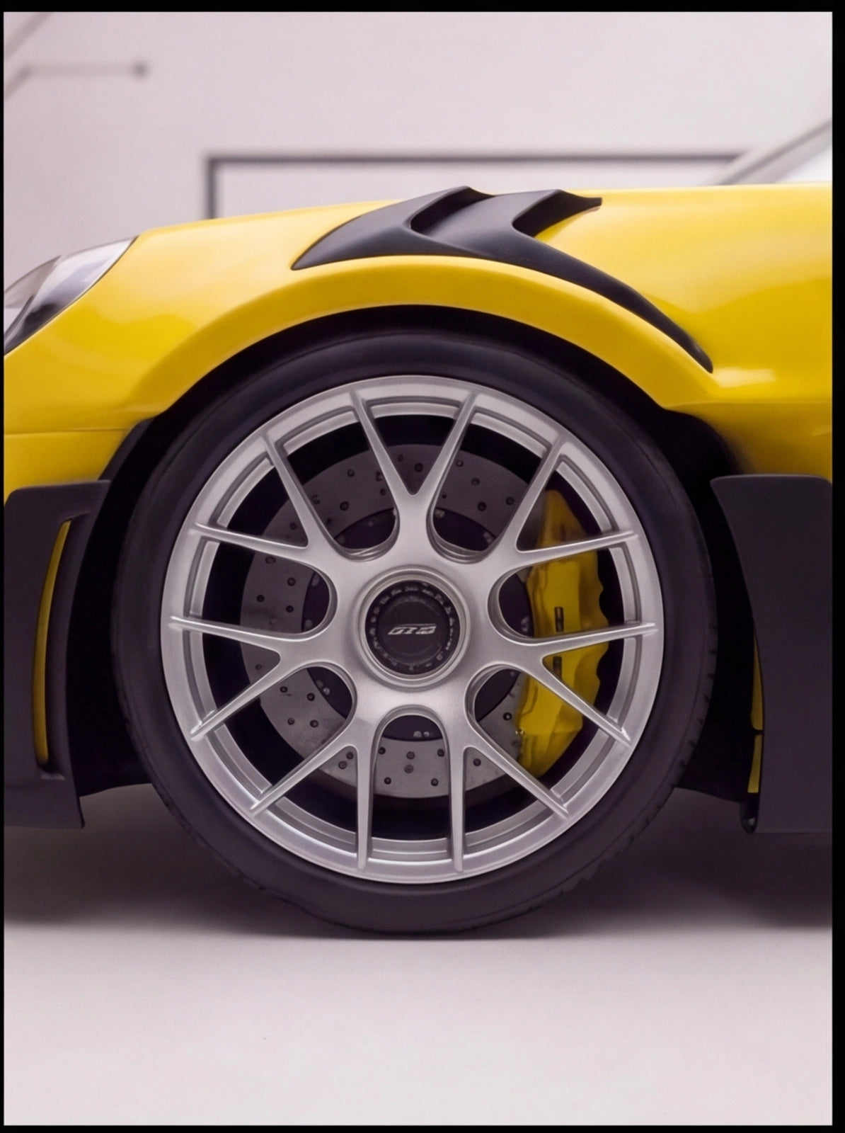 YELLOW PORSCHE 911 GT3 RS X SHADOW SHOWROOM