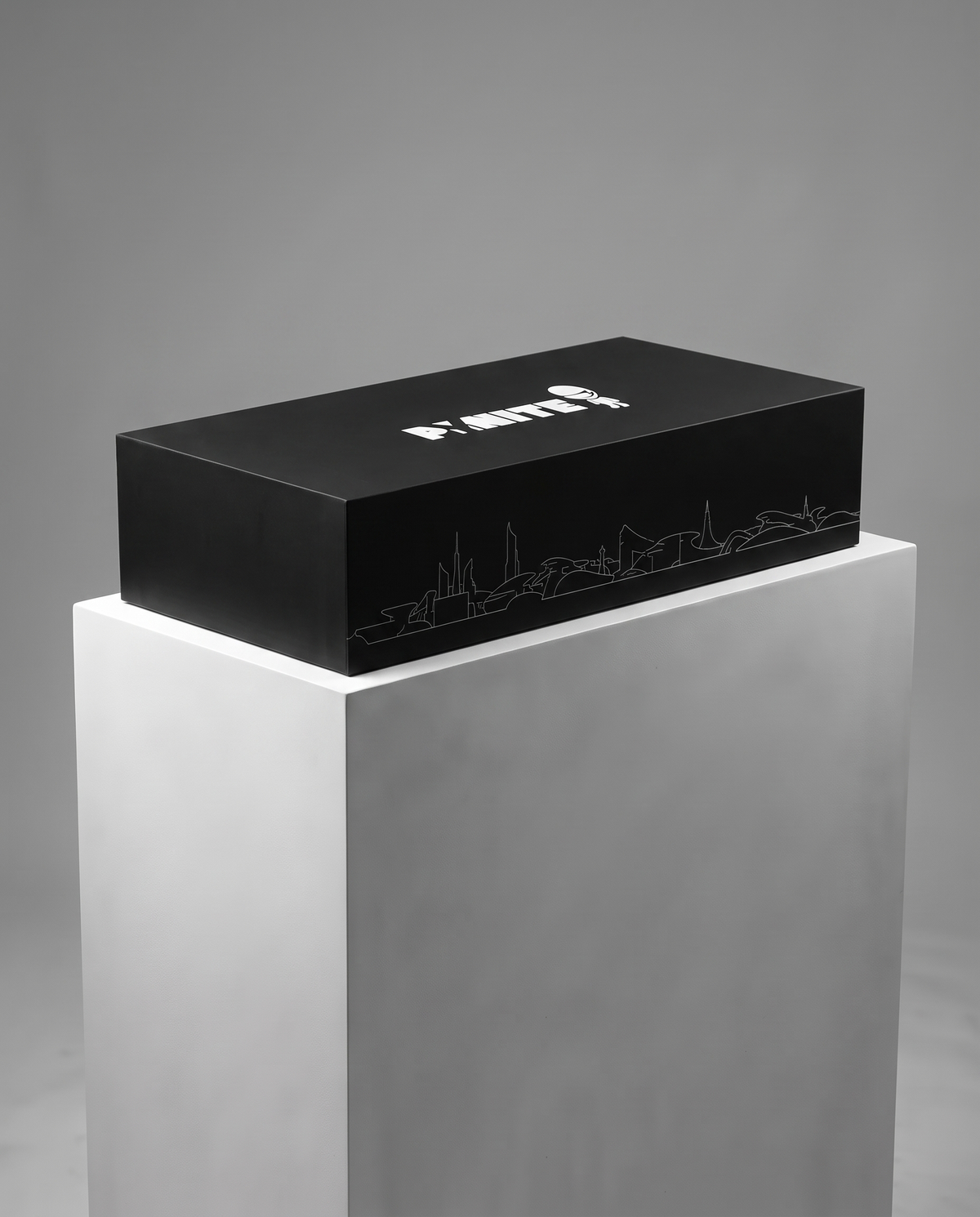 ASTON MARTIN - PYNITE SCULPTURE
